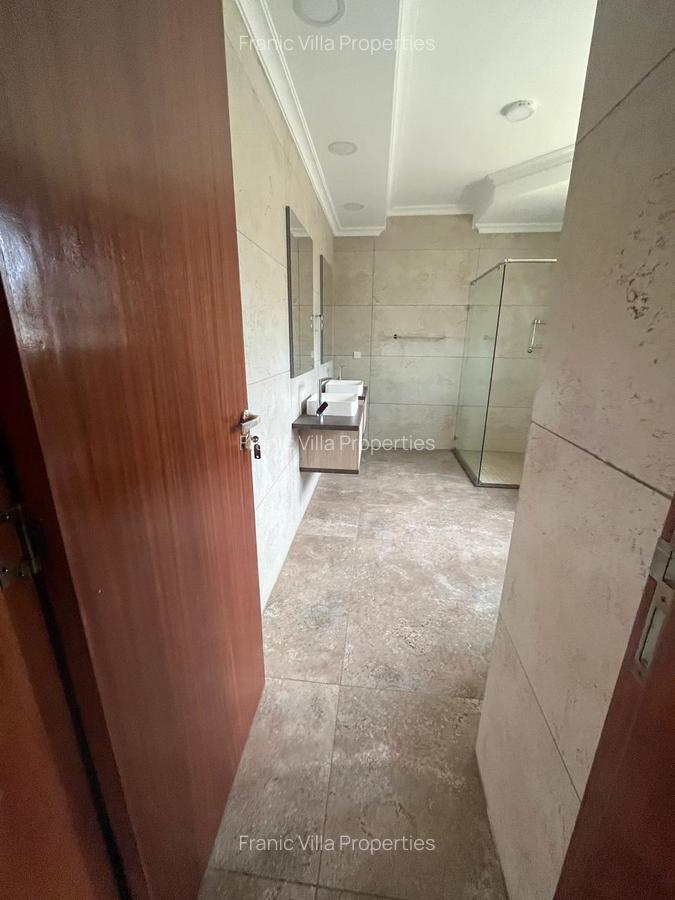 6 Bed Townhouse with En Suite in Lavington - 13