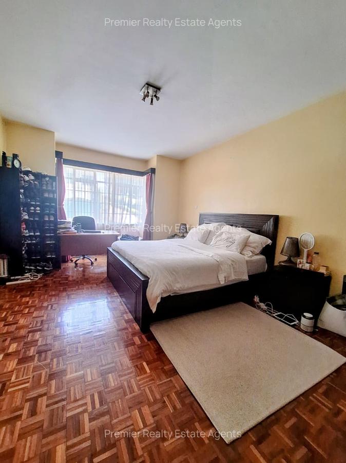 4 Bed House with En Suite at Lavington - 7