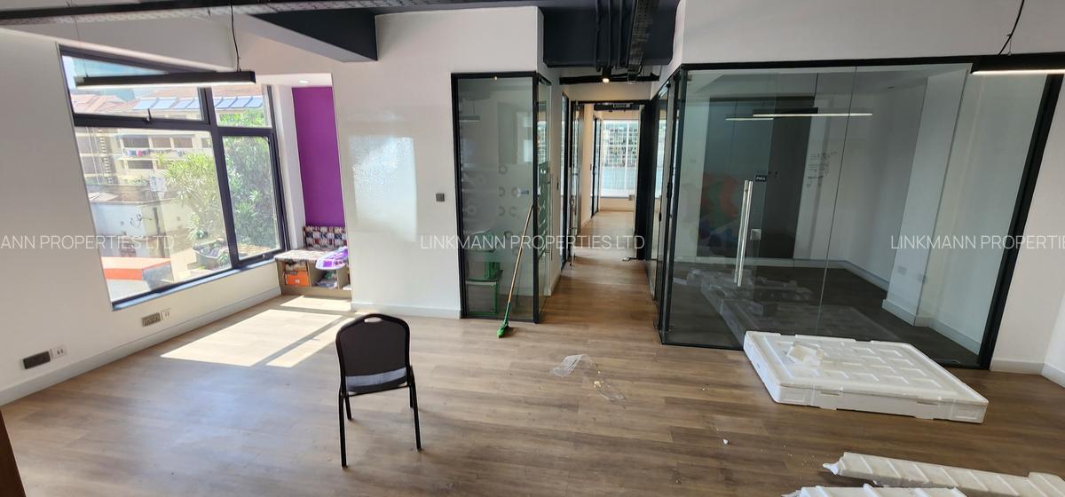 2,030 ft² Office with Service Charge Included in Parklands - 9