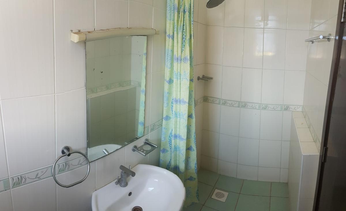 Furnished 3 Bed Apartment with En Suite in Nyali Area - 8