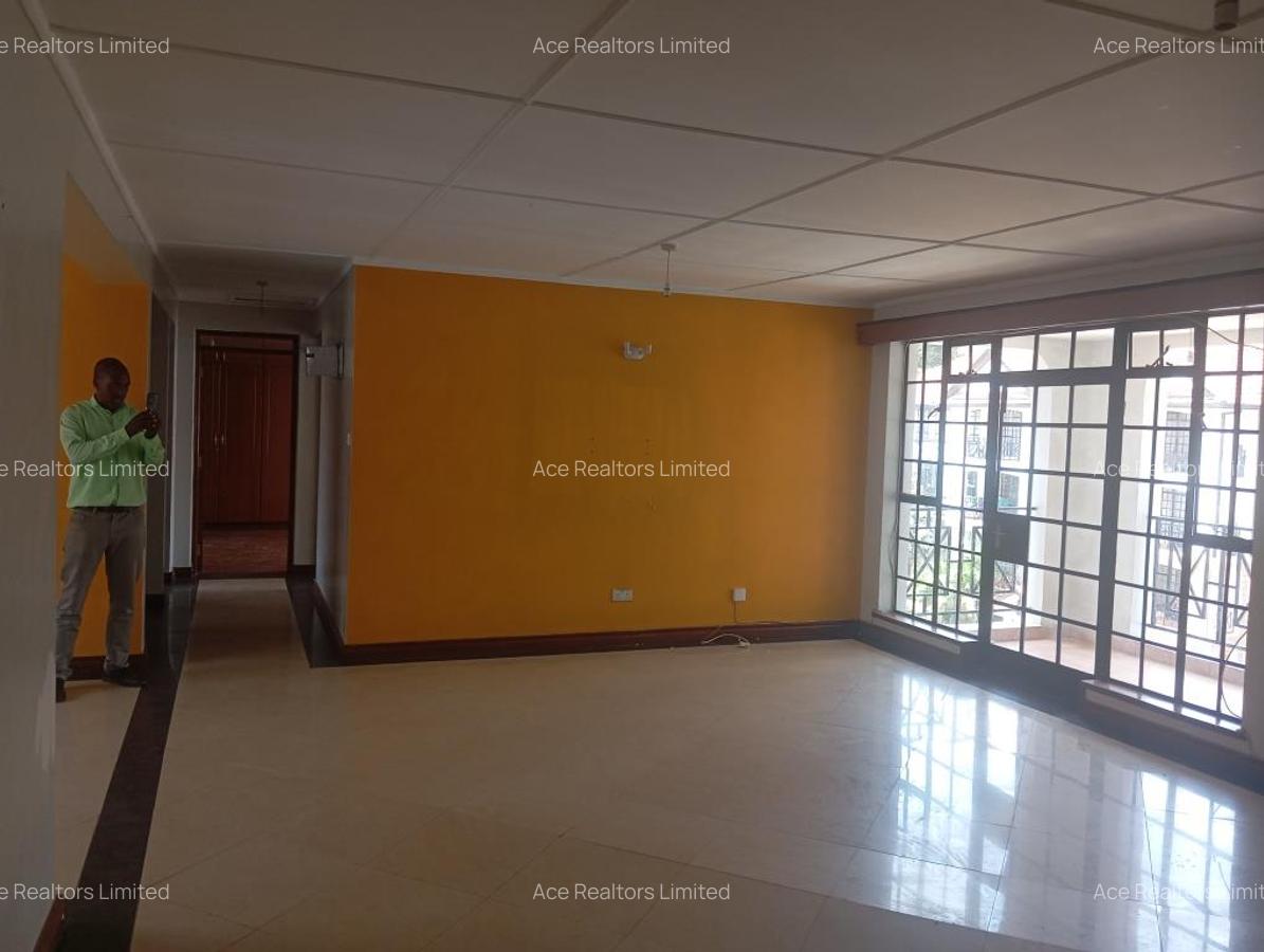 3 Bed Apartment with En Suite at Lavington - 2