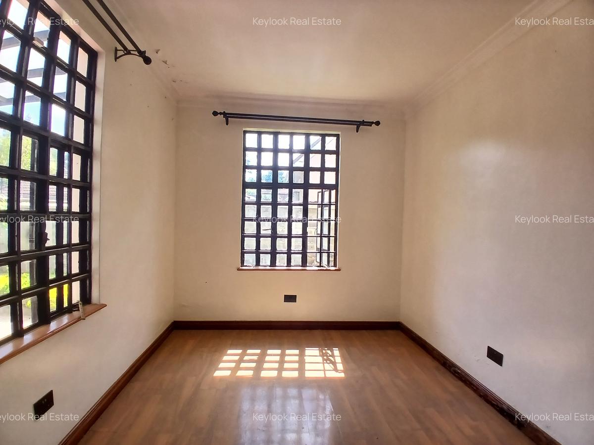 4 Bed House with En Suite at Lavington Green - 10