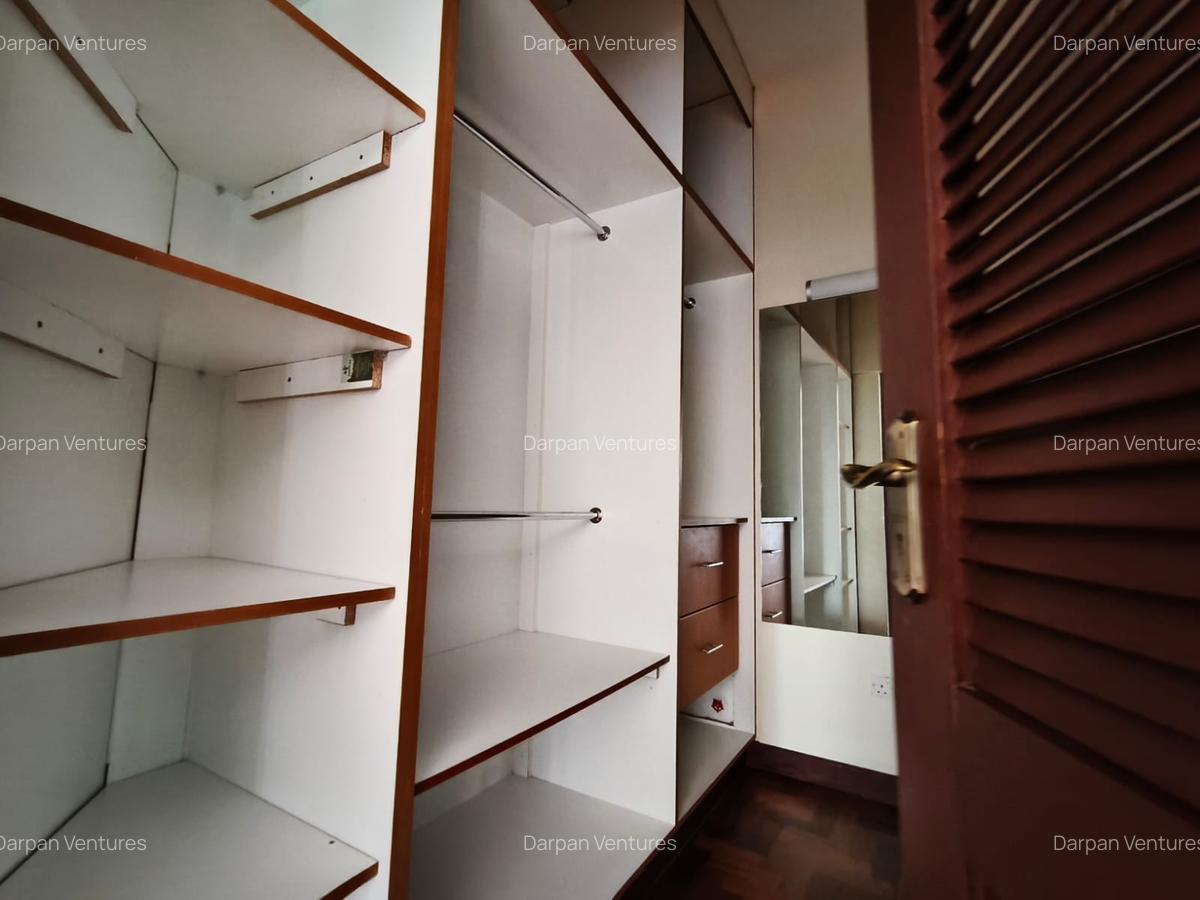 4 Bed Apartment with En Suite in Brookside - 10