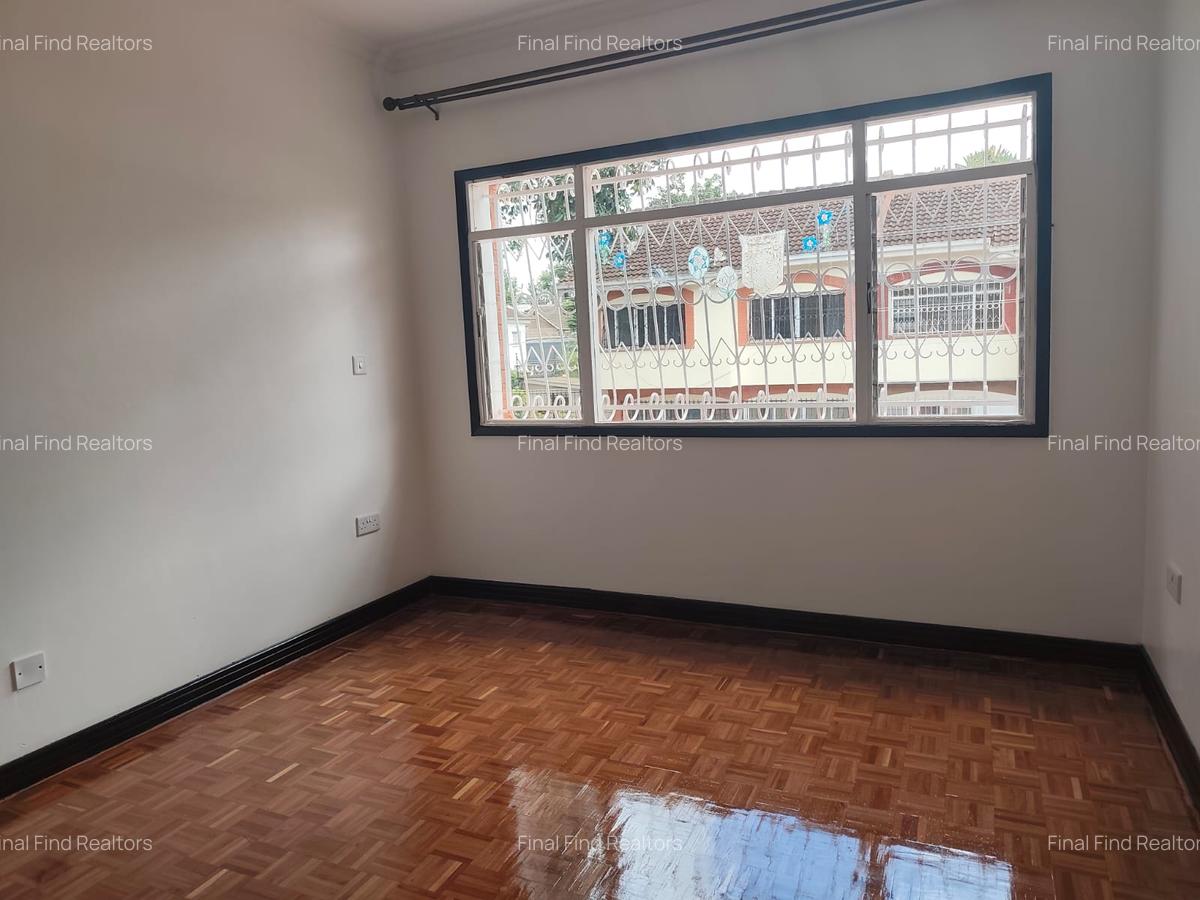 3 Bed Townhouse with En Suite in Brookside - 17