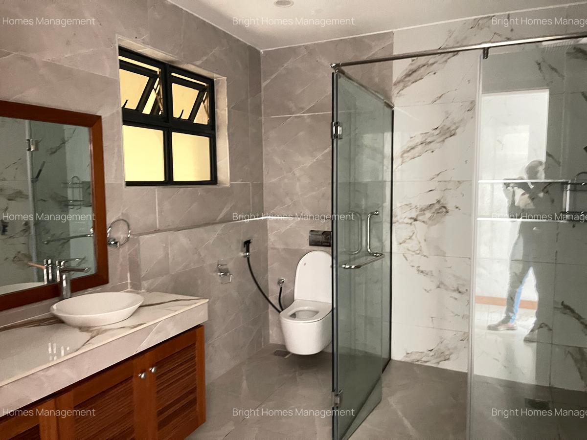 Furnished 4 Bed Apartment with En Suite in Westlands Area - 16