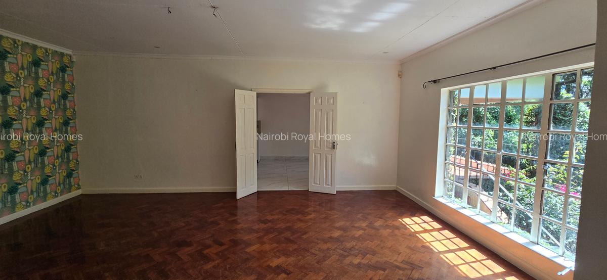 4 Bed House with En Suite at Lavington Road - 12