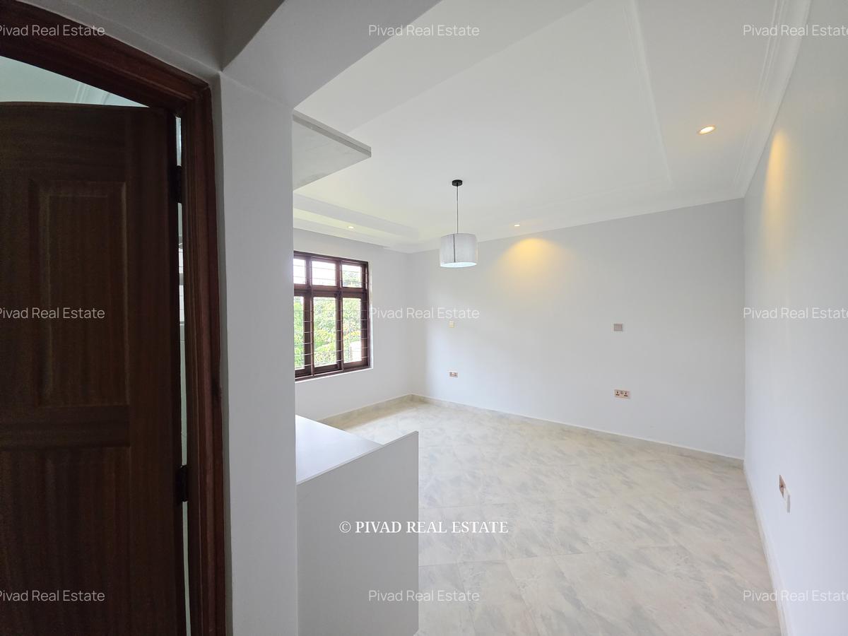 3 Bed Apartment with Garden at Thome Estate - 6