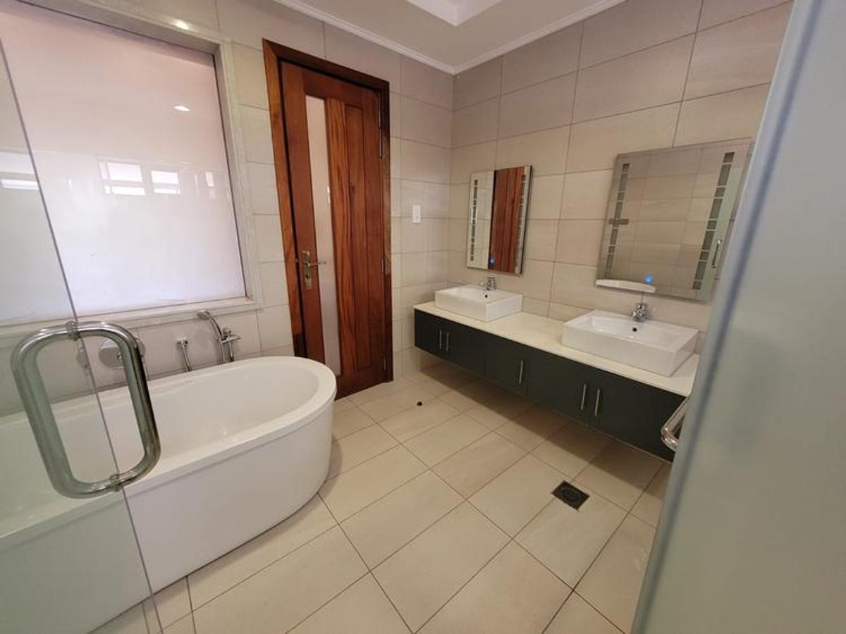 5 Bed Townhouse with En Suite in Lavington - 5