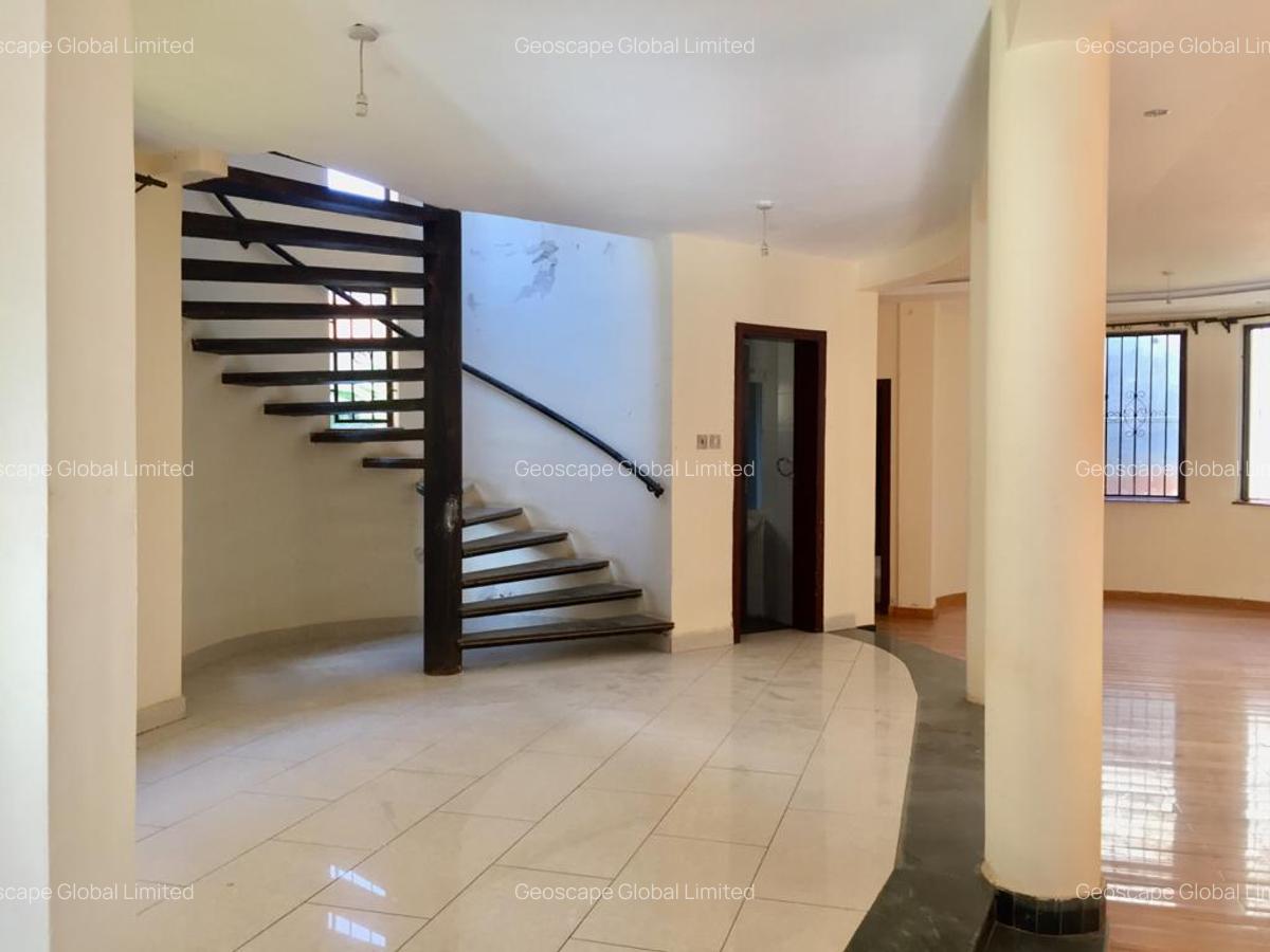 5 Bed House with En Suite in Spring Valley - 18