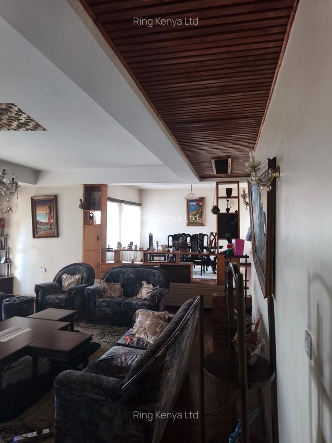 5 Bed House with Garden in Ridgeways - 6