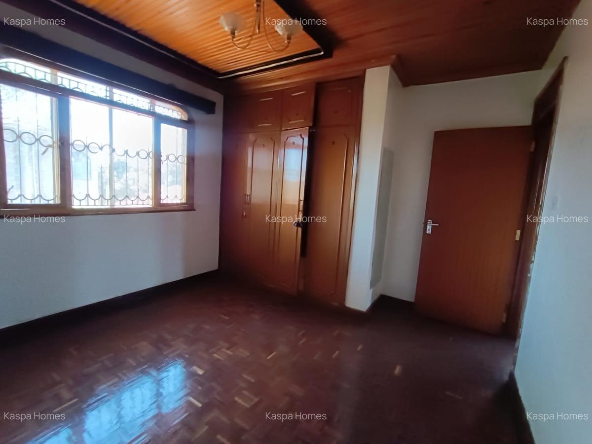 4 Bed House with En Suite in Runda - 19