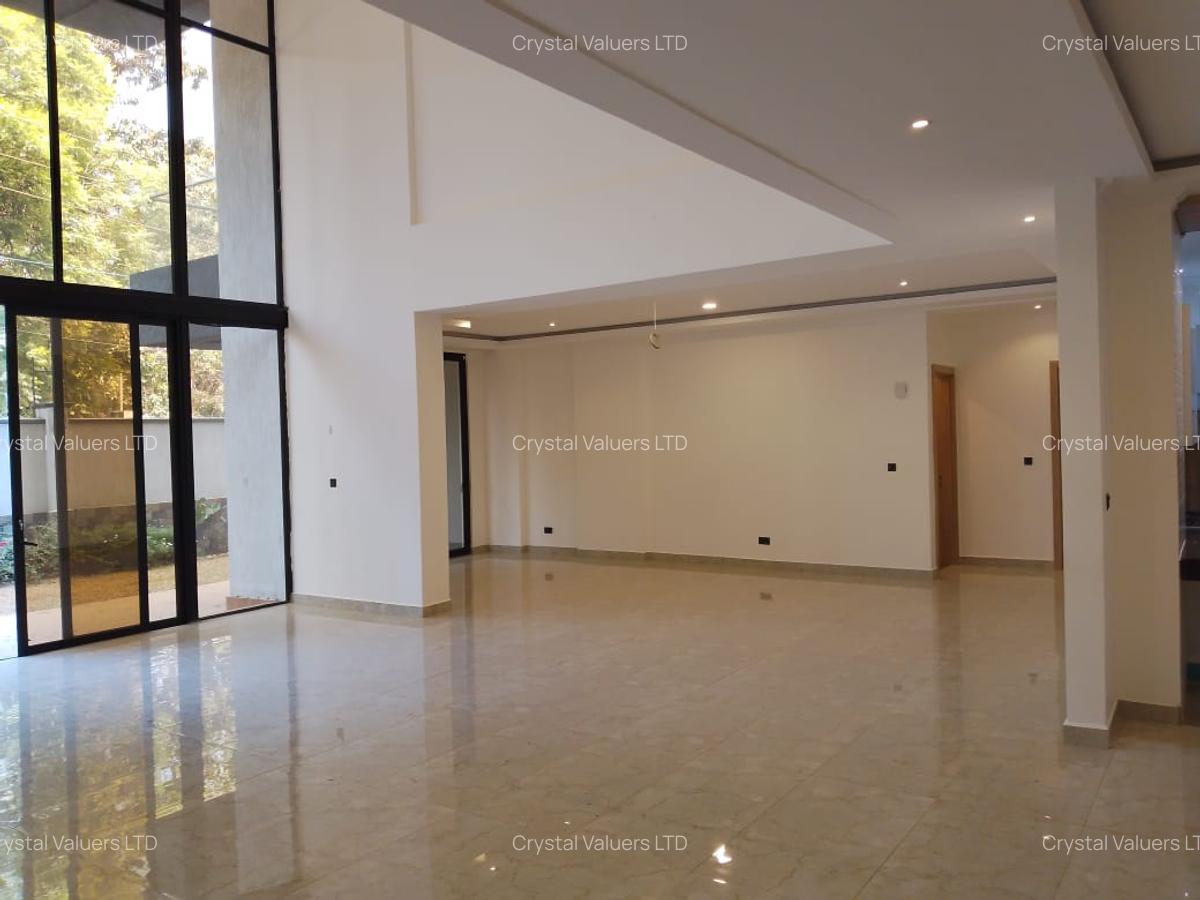 8 Bed Villa with En Suite in Spring Valley - 2