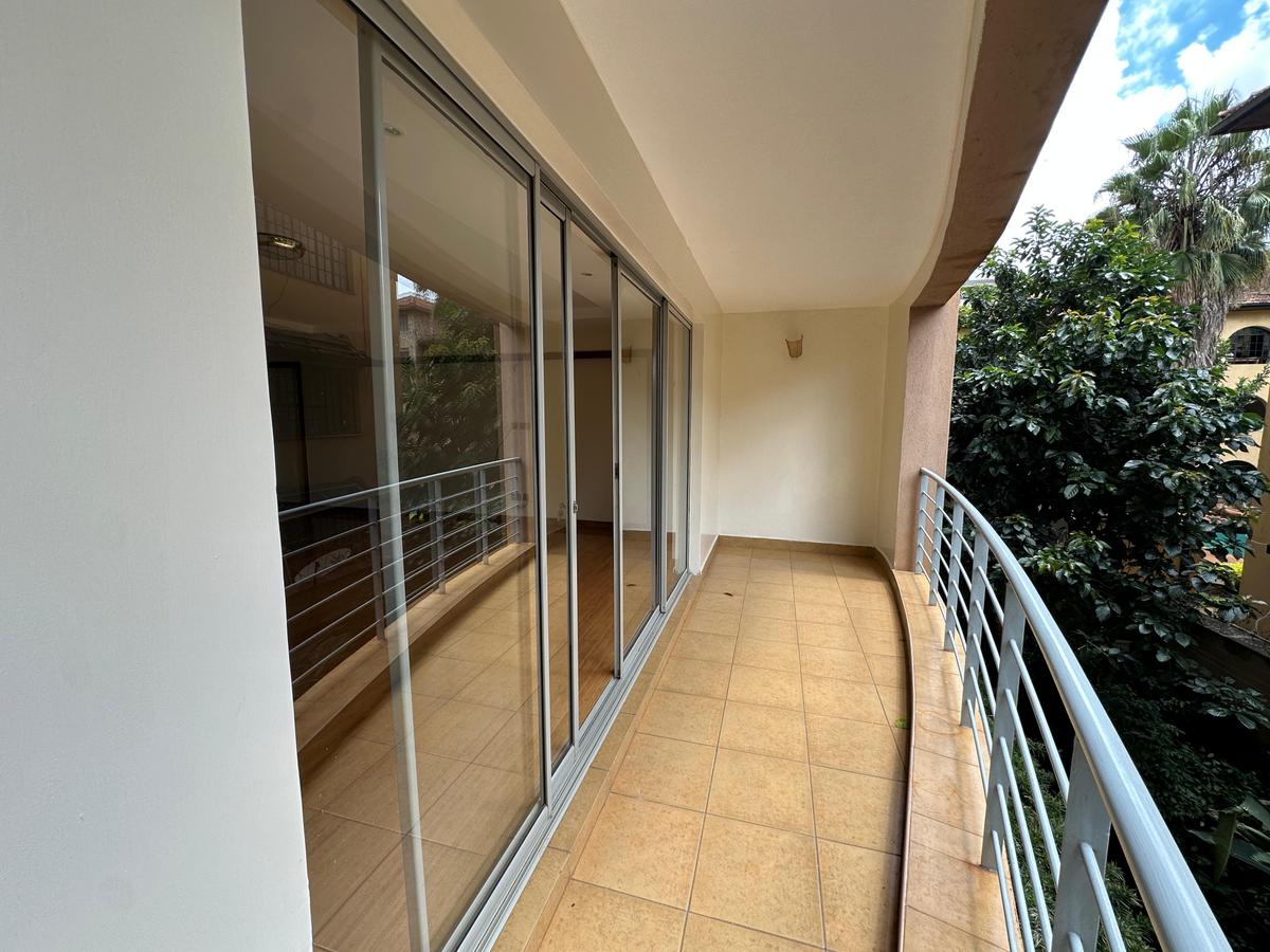 3 Bed Apartment with En Suite at Lavington - 4