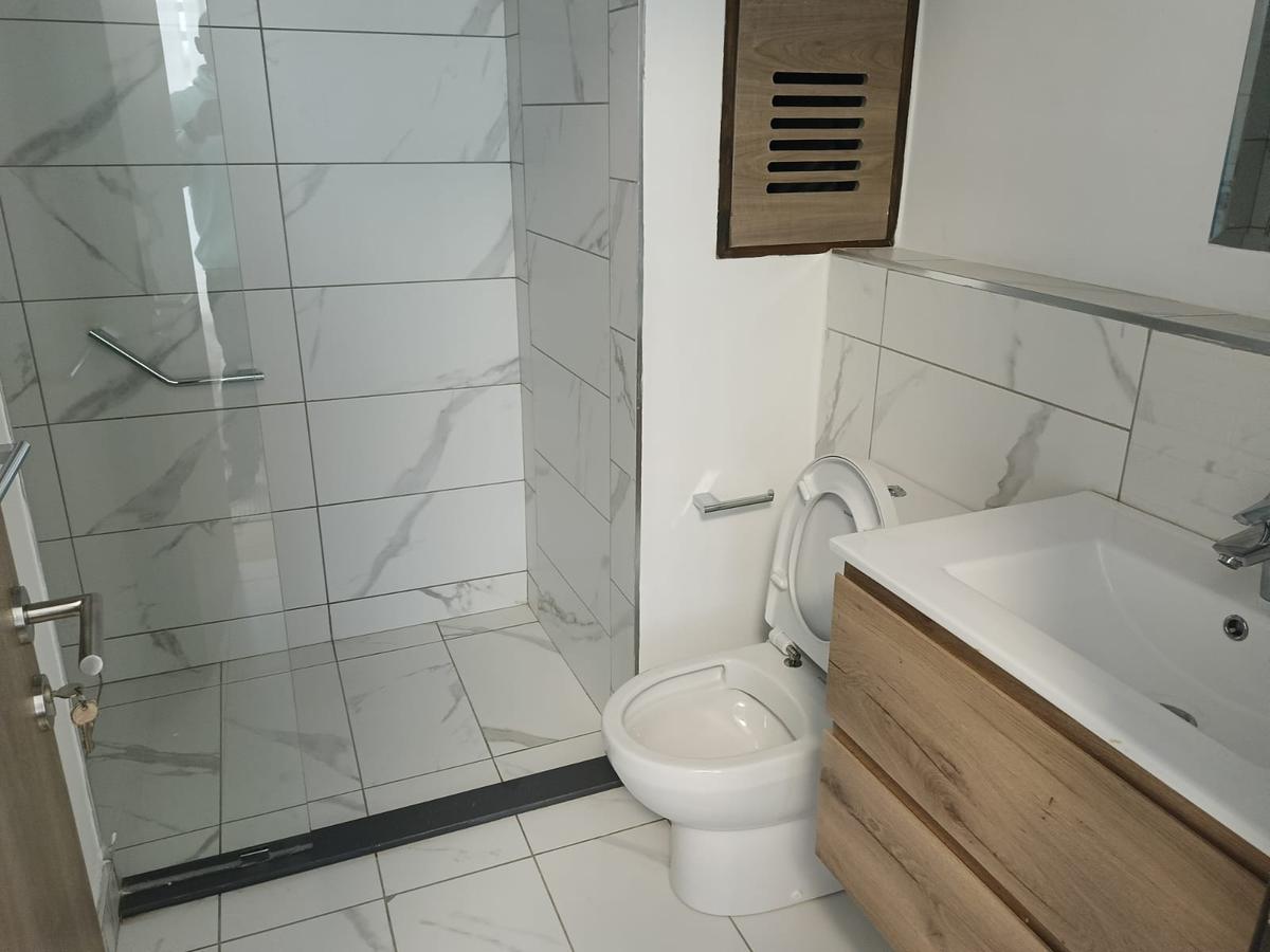 Serviced 2 Bed Apartment with En Suite at Two Rivers - 11