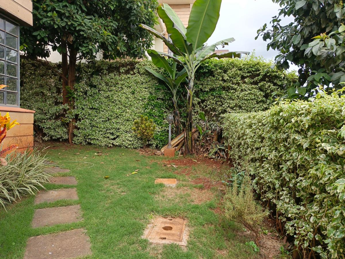 4 Bed Townhouse with En Suite in Kitisuru - 19