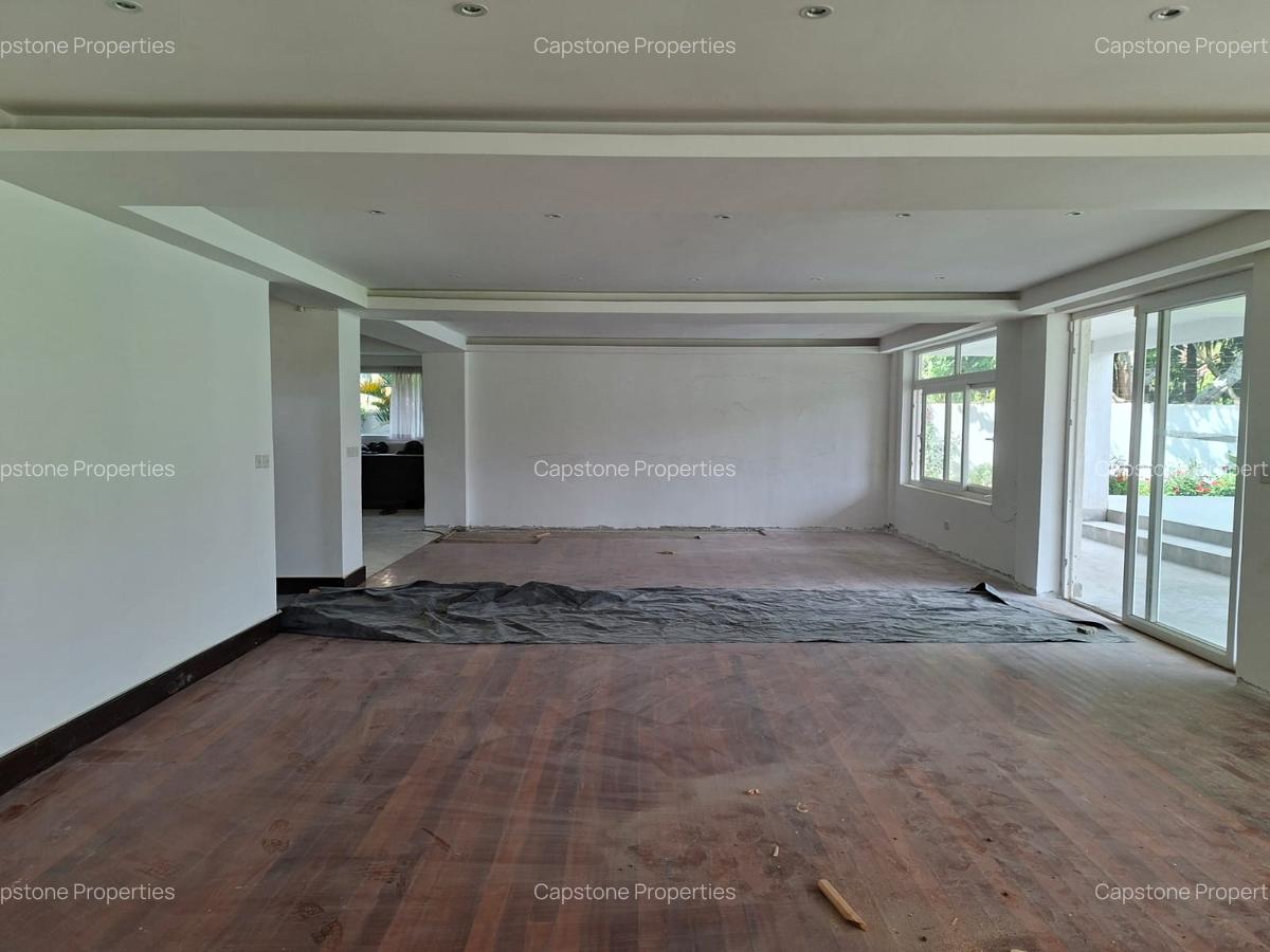 5 Bed House with En Suite in Runda - 11