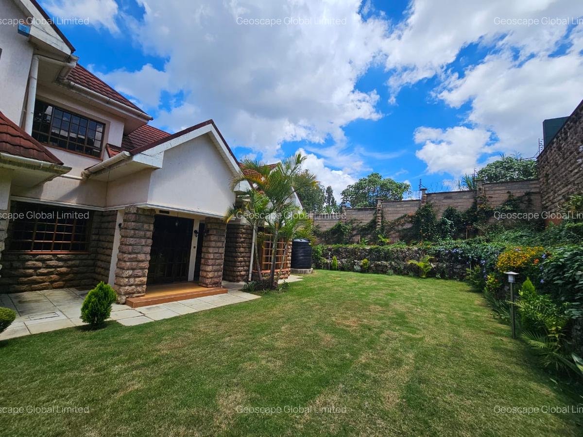 4 Bed House with En Suite in Rosslyn - 2