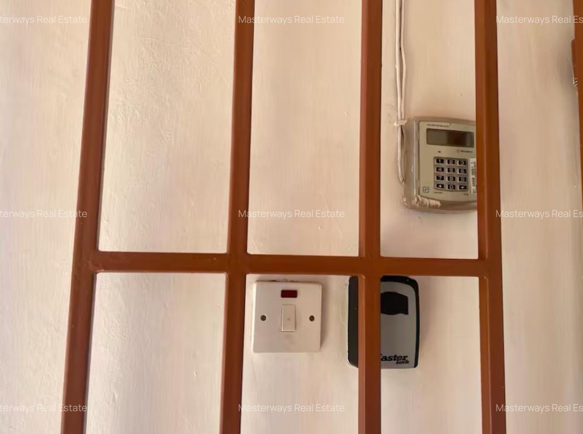 Serviced Studio Apartment with En Suite at School Lane - 10