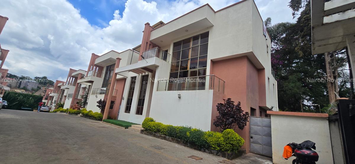 5 Bed Townhouse with En Suite at Lavington Off Convent Drive - 1