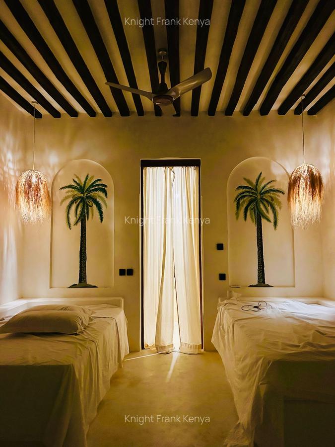 6 Bed House with Swimming Pool in Lamu - 11