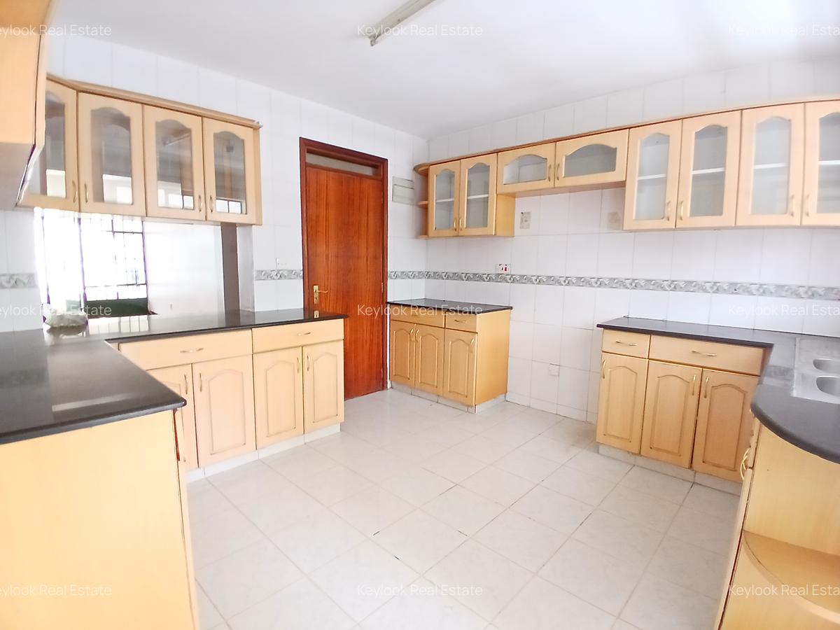 3 Bed Apartment with En Suite at Valley Arcade - 4