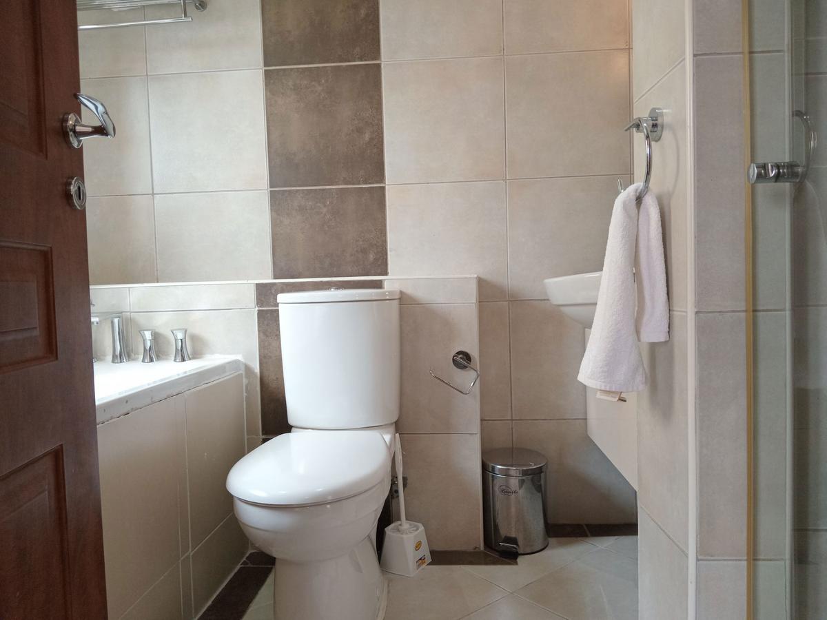 Serviced 2 Bed Apartment with En Suite in Upper Hill - 11