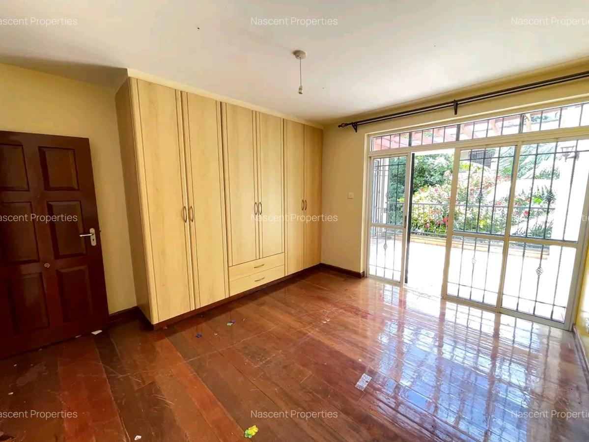 4 Bed Townhouse with En Suite at Brookside - 14