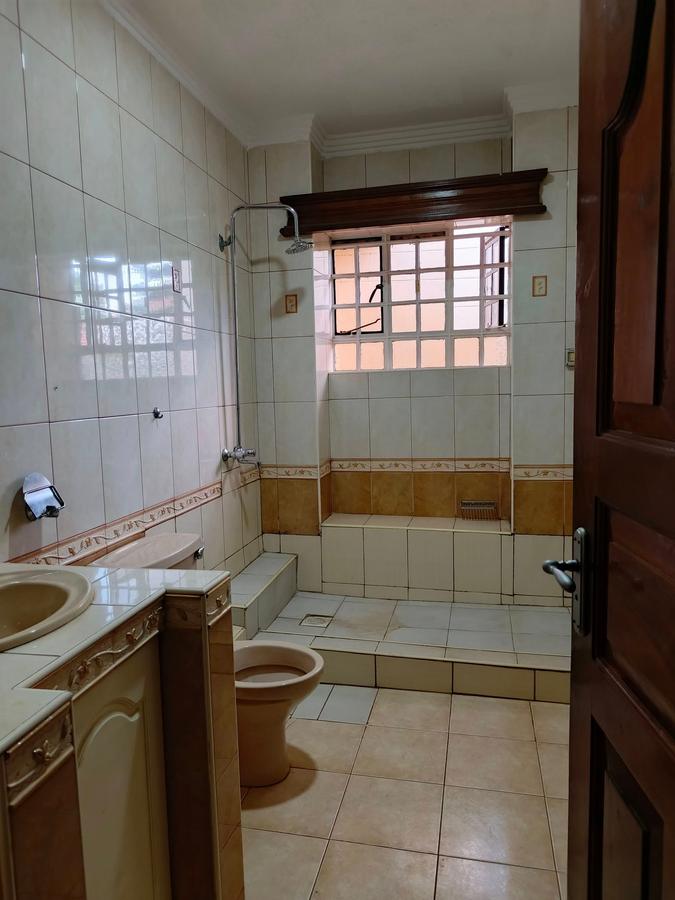 5 Bed House with En Suite in Runda - 18