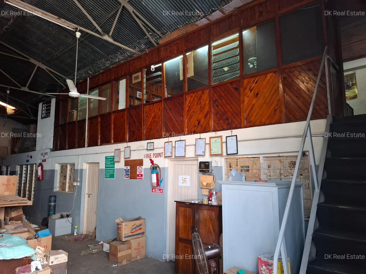 5,000 ft² Warehouse with Service Charge Included at Workshop Road - 8