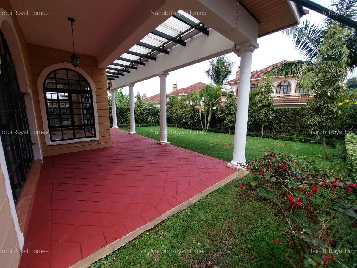 4 Bed House with En Suite at Meadows - 10