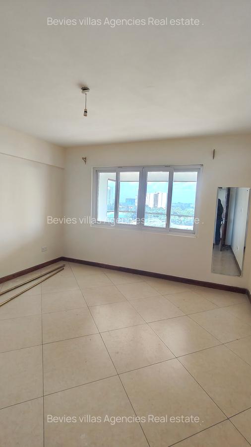 3 Bed Apartment with En Suite at Parklands - 5