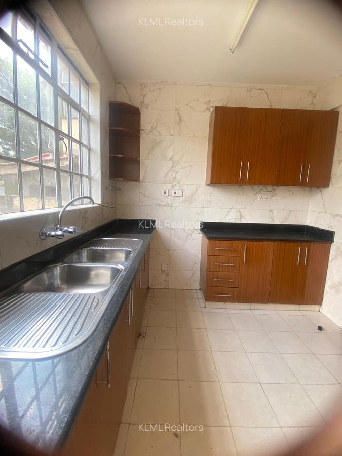 2 Bed Apartment with En Suite at Plainsview - 6