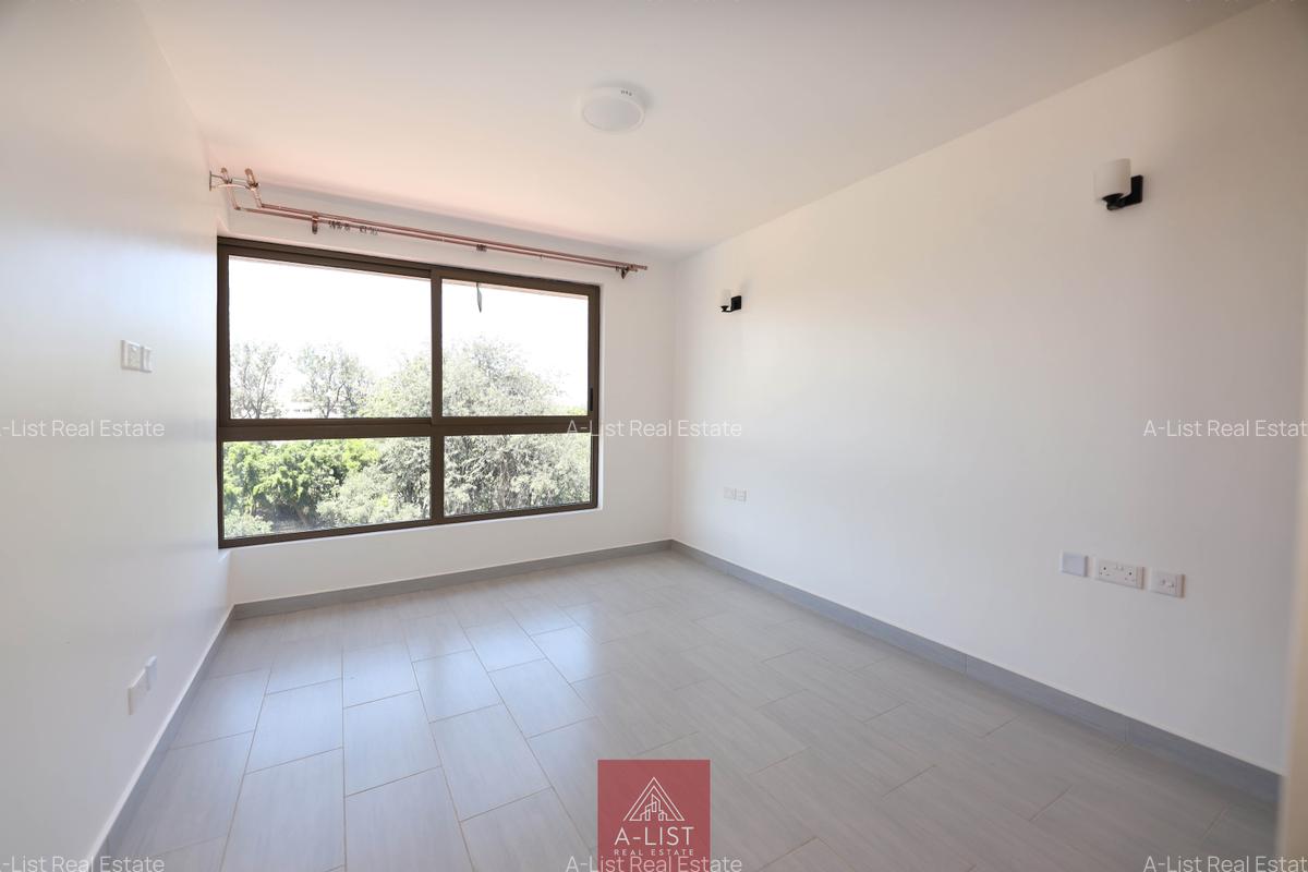 3 Bed Apartment with En Suite at Lavington - 6