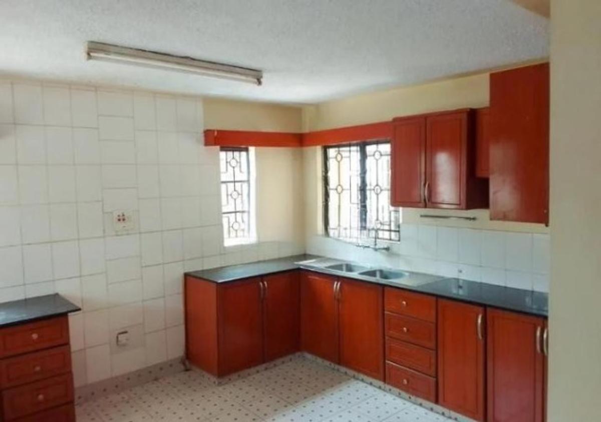 4 Bed House with En Suite in Kyuna - 4