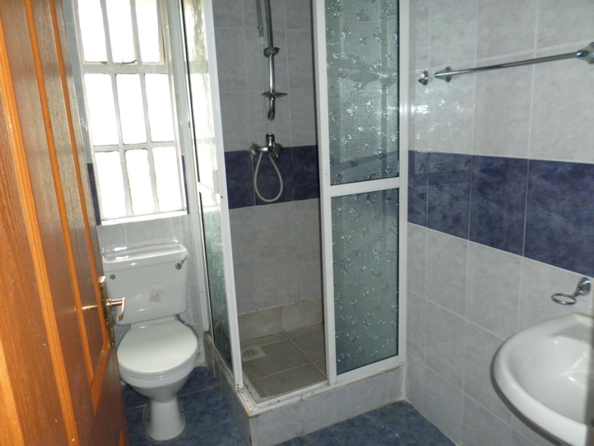 3 Bed Apartment with En Suite at Lavington - 8