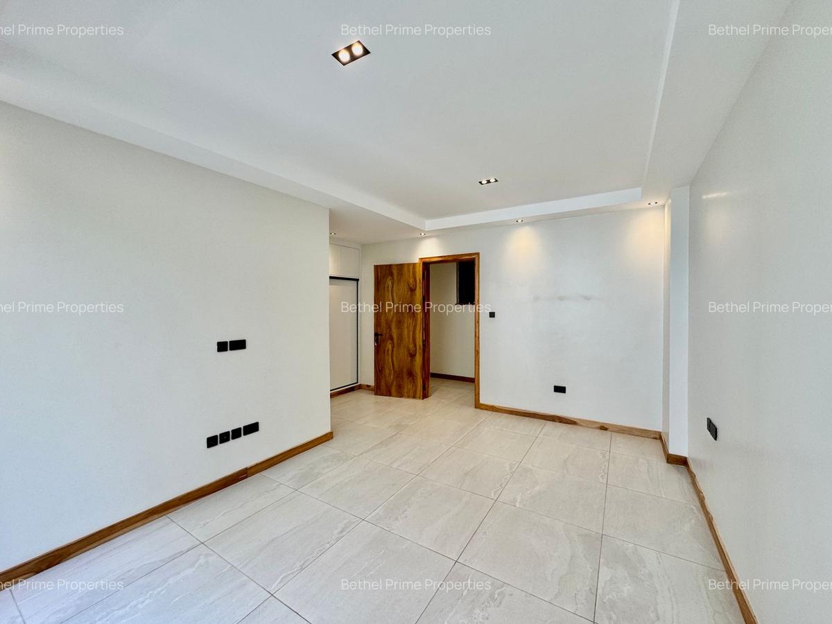 4 Bed Apartment with En Suite in Spring Valley - 11