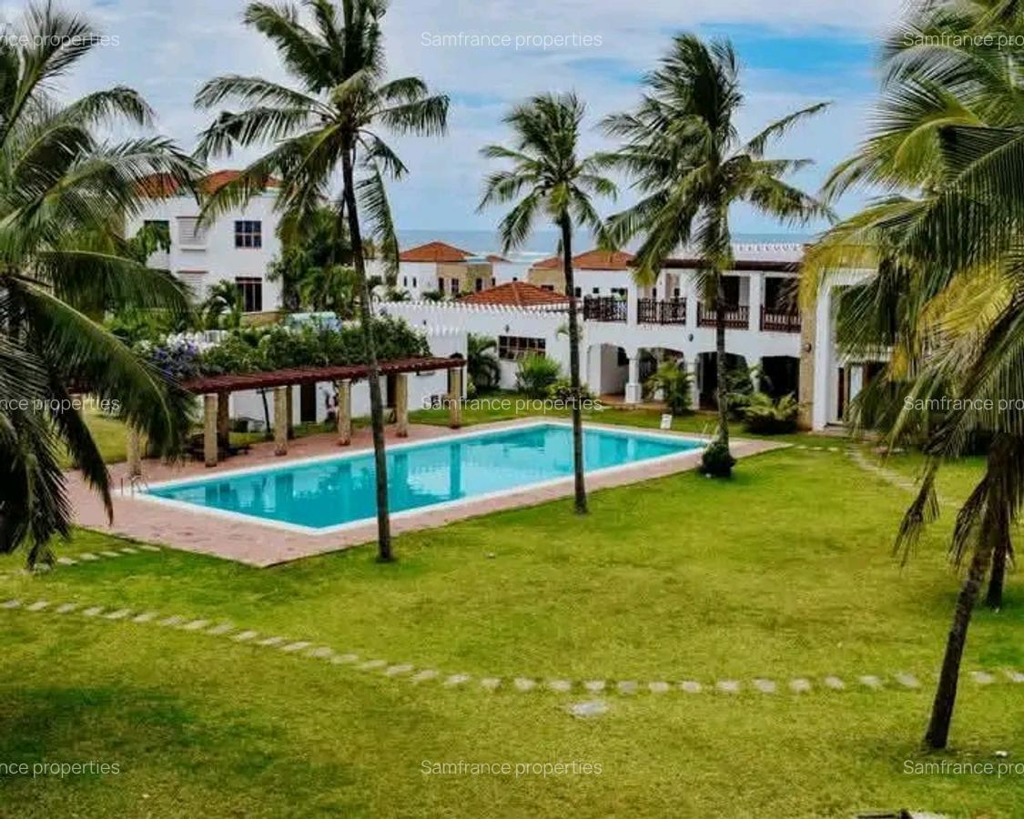 3 Bed Apartment with Swimming Pool at Sultan Palace - 2