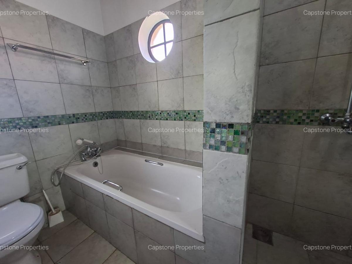 3 Bed Townhouse with En Suite at Runda - 15