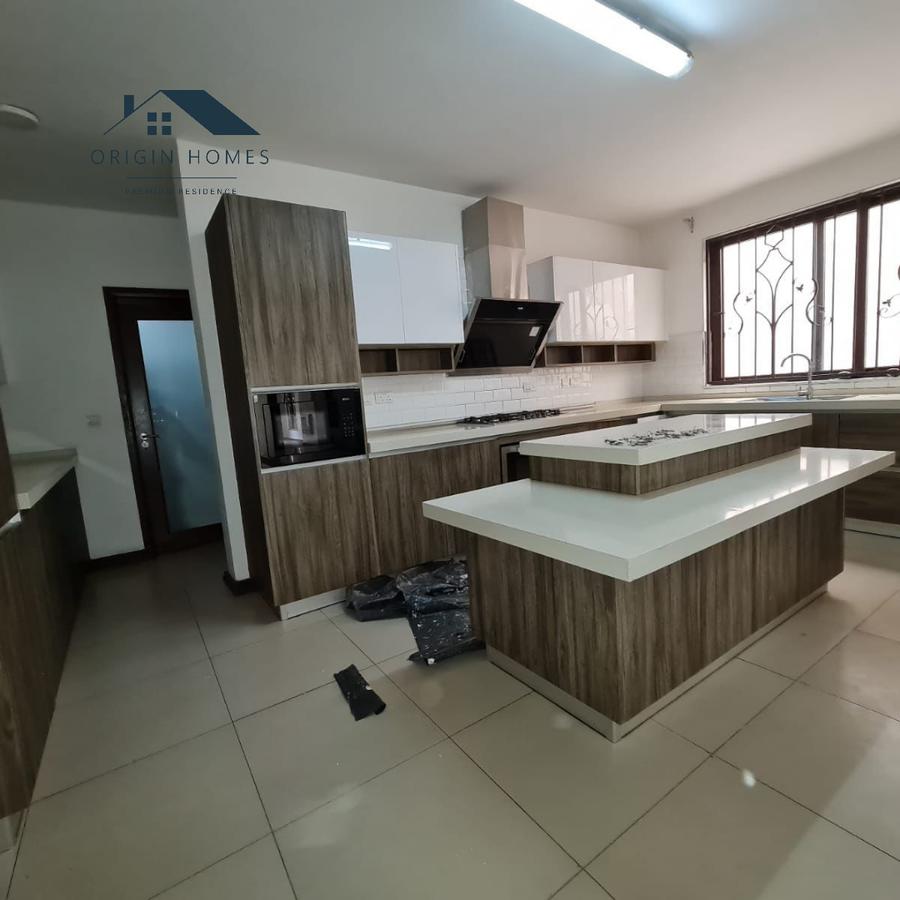 5 Bed House with En Suite at Lavington - 10