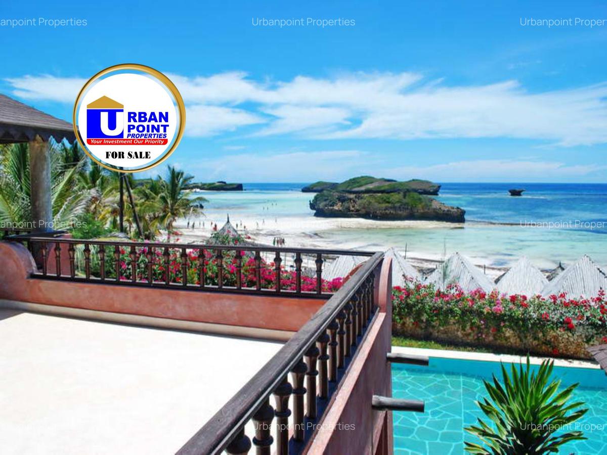 6 Bed Villa with En Suite in Watamu - 5