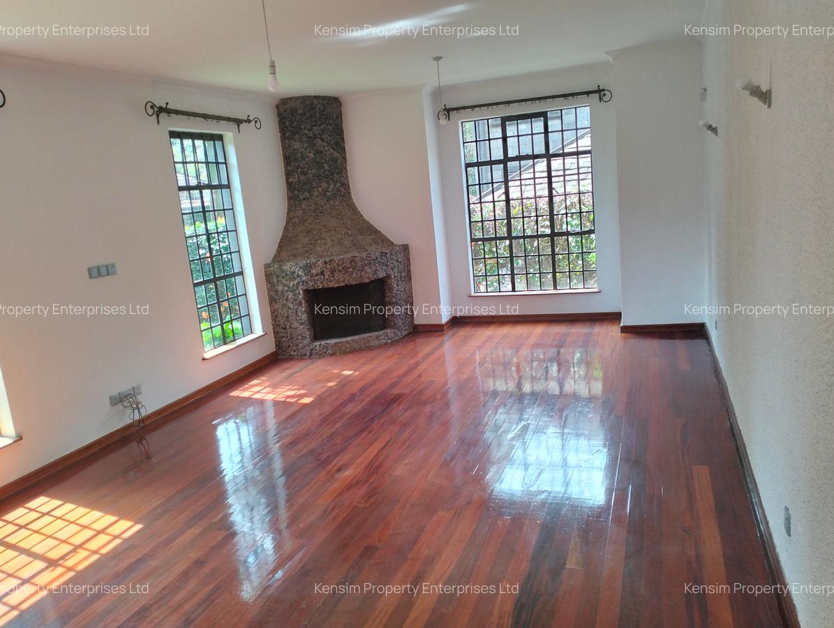 4 Bed Townhouse with En Suite in Spring Valley - 3