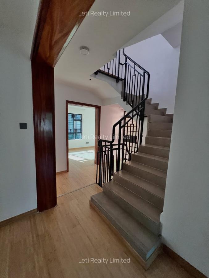 6 Bed Townhouse with En Suite in Lavington - 14