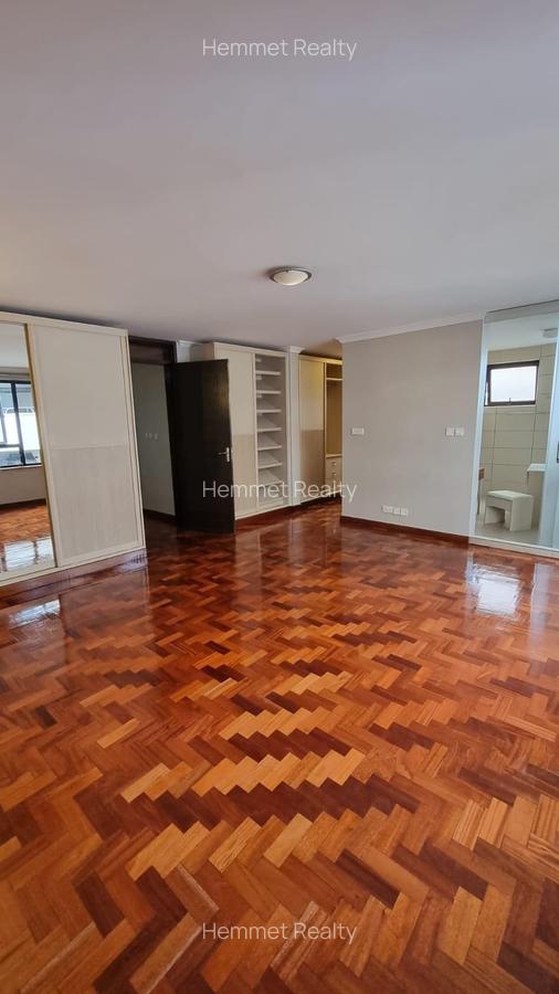 3 Bed Apartment with En Suite in Riverside - 8