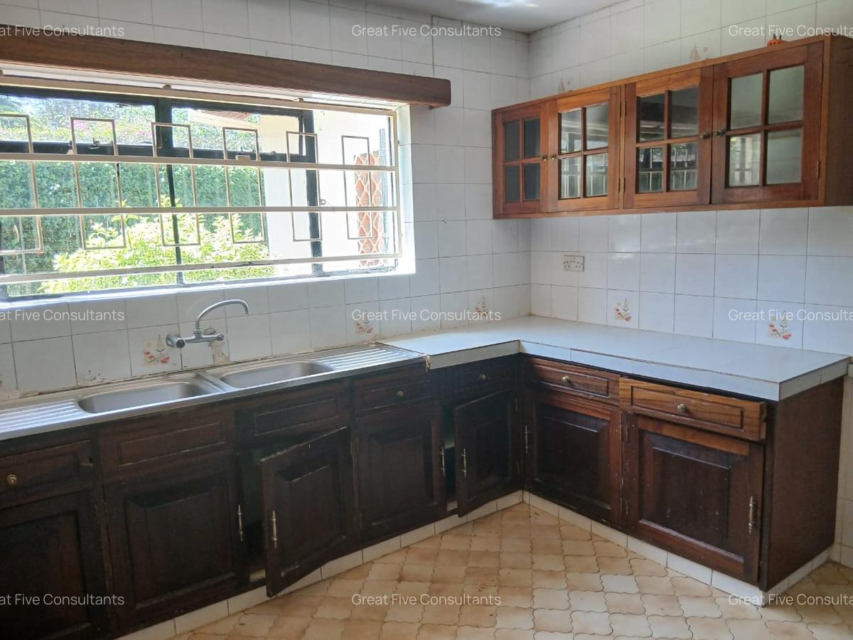 5 Bed Villa with En Suite in Nyari - 8