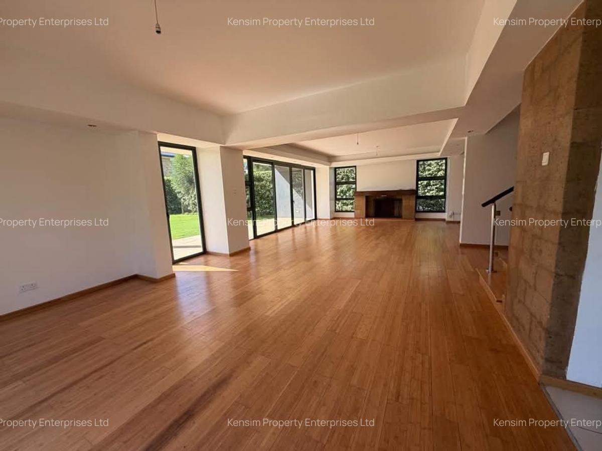 4 Bed Townhouse with En Suite in Ridgeways - 17