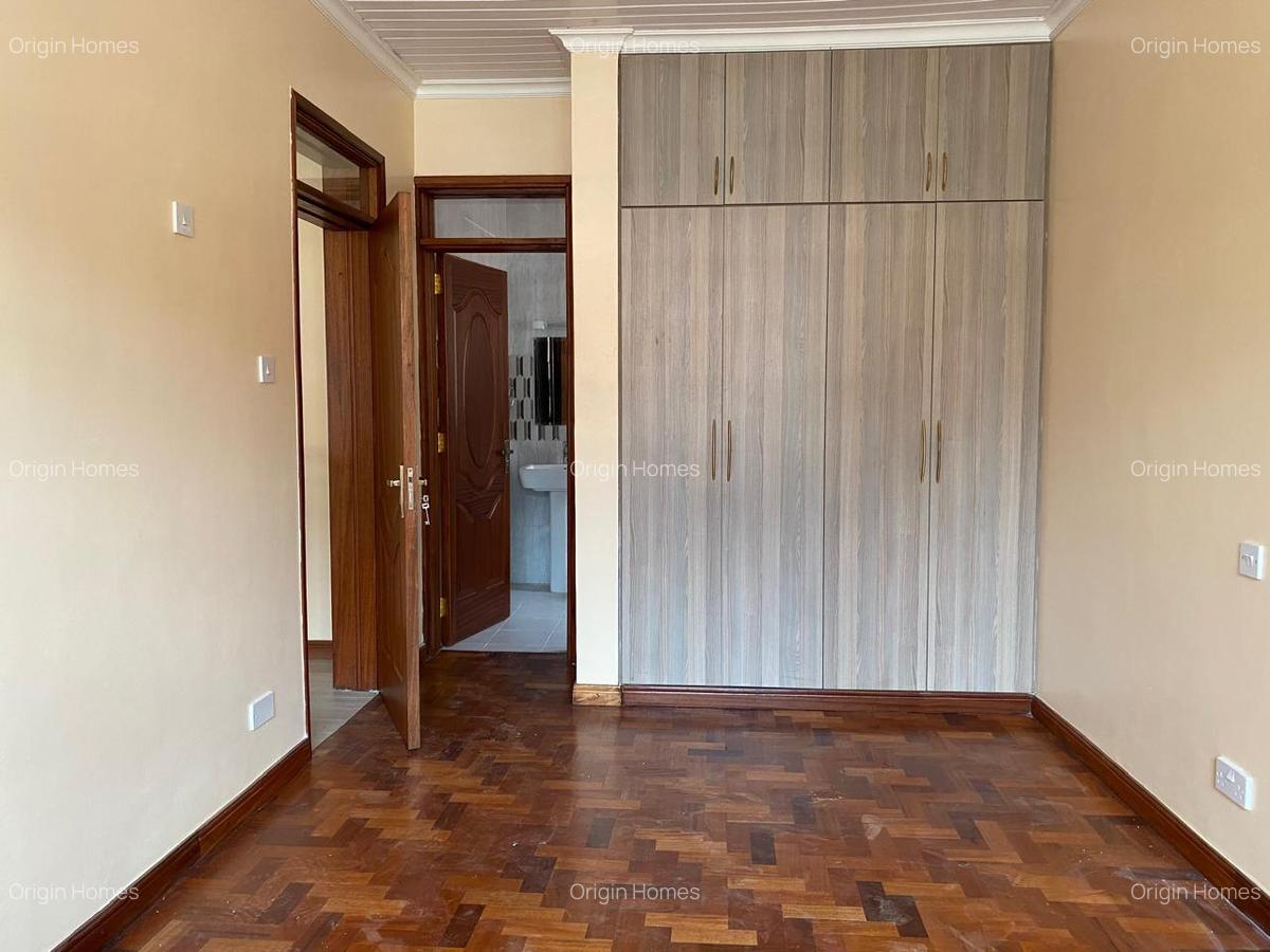 4 Bed Townhouse with En Suite at Lavington - 16