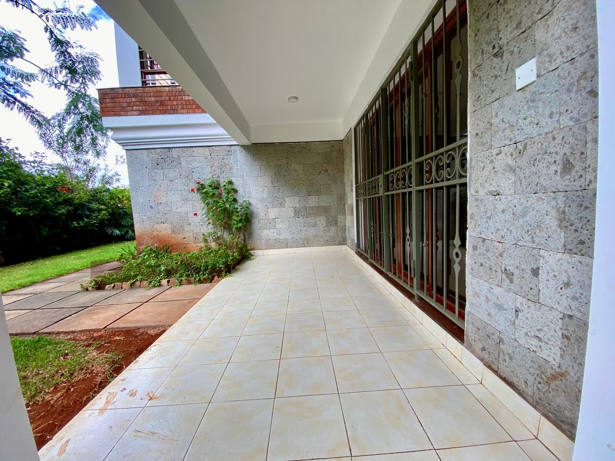 5 Bed Townhouse with En Suite in Spring Valley - 2
