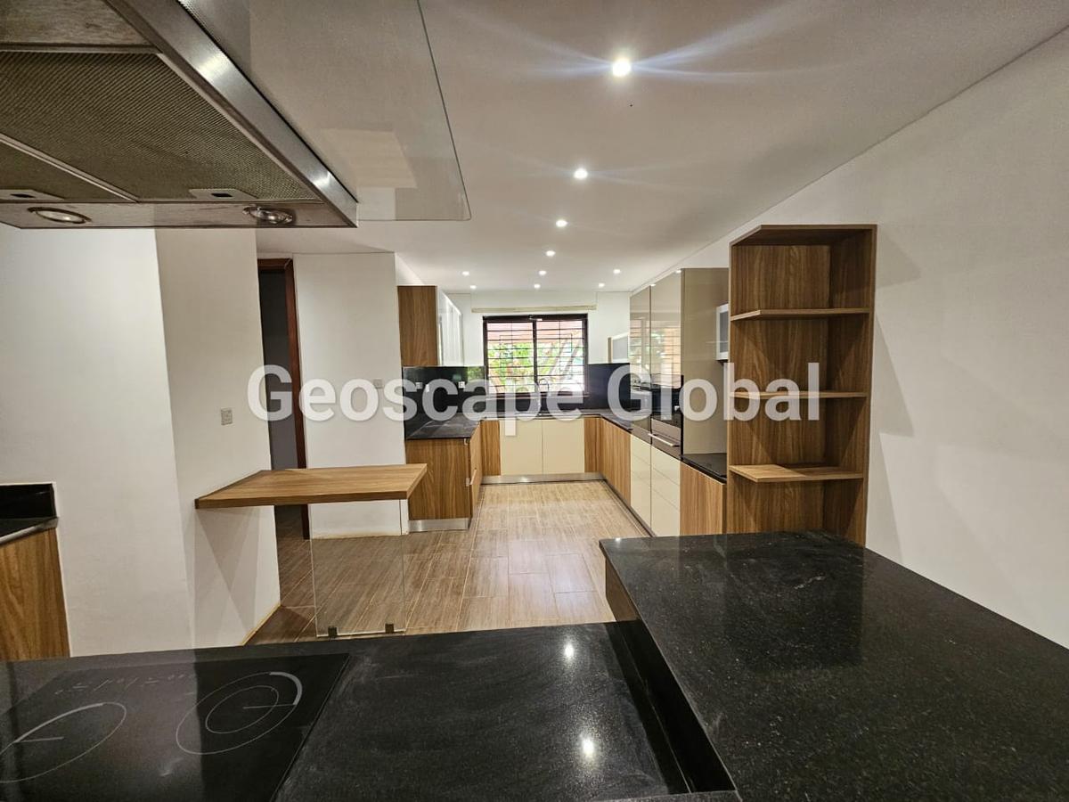 5 Bed House with En Suite in Runda - 7