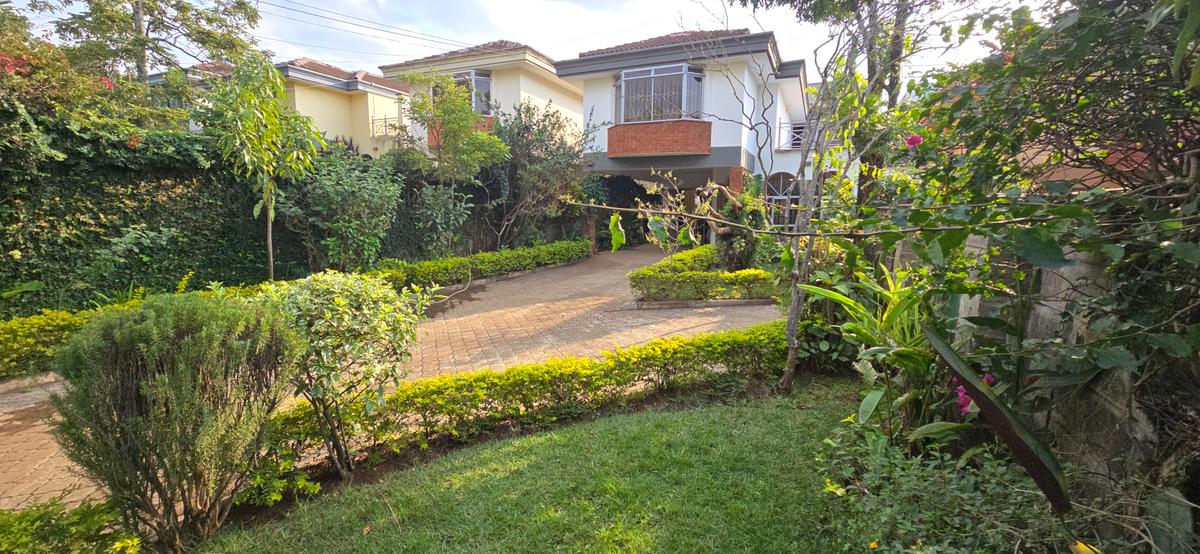 5 Bed Townhouse with En Suite at Brookside Drive - 2