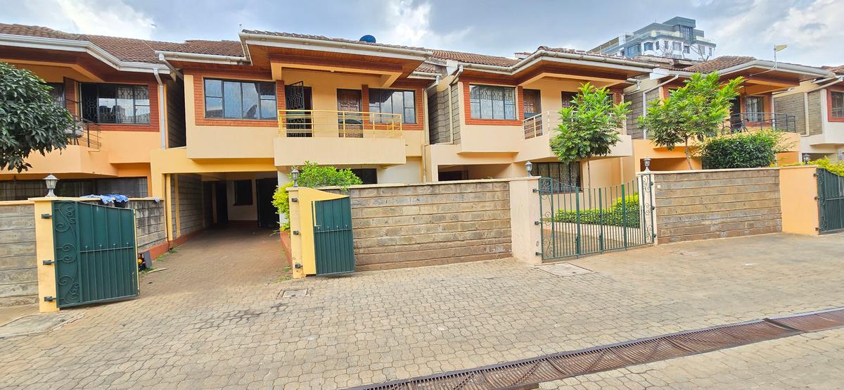 5 Bed Townhouse with En Suite at Royal Villas - 2